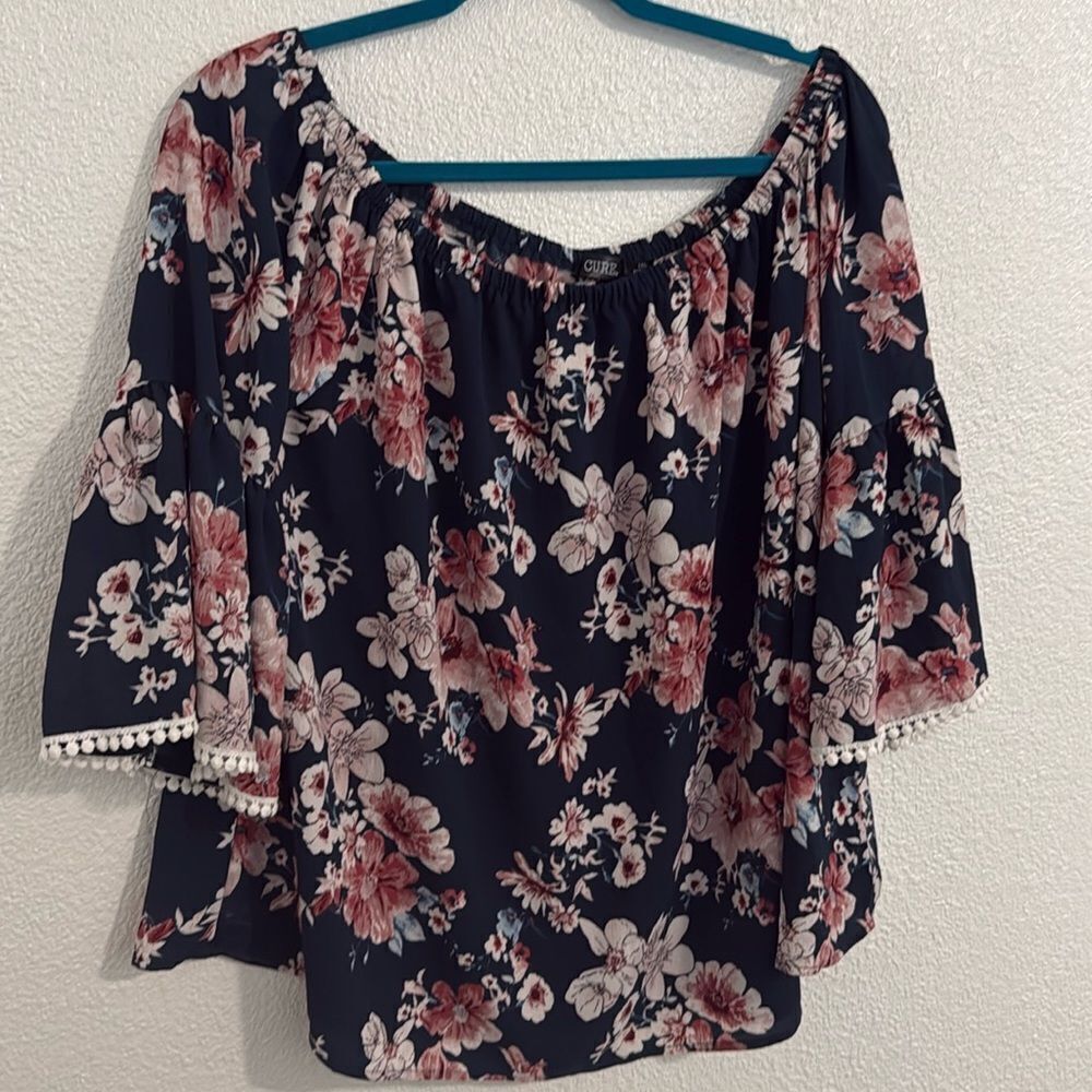 Cure- Navy floral off-the-shoulder blouse with cell sleeves- Size 1X